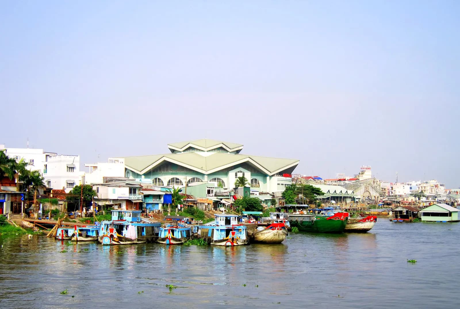 Long Xuyên — đô thị sông nước yên bình của An Giang